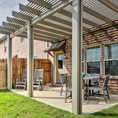 College Station Townhouse With Private Patio Villa Dış mekan fotoğraf