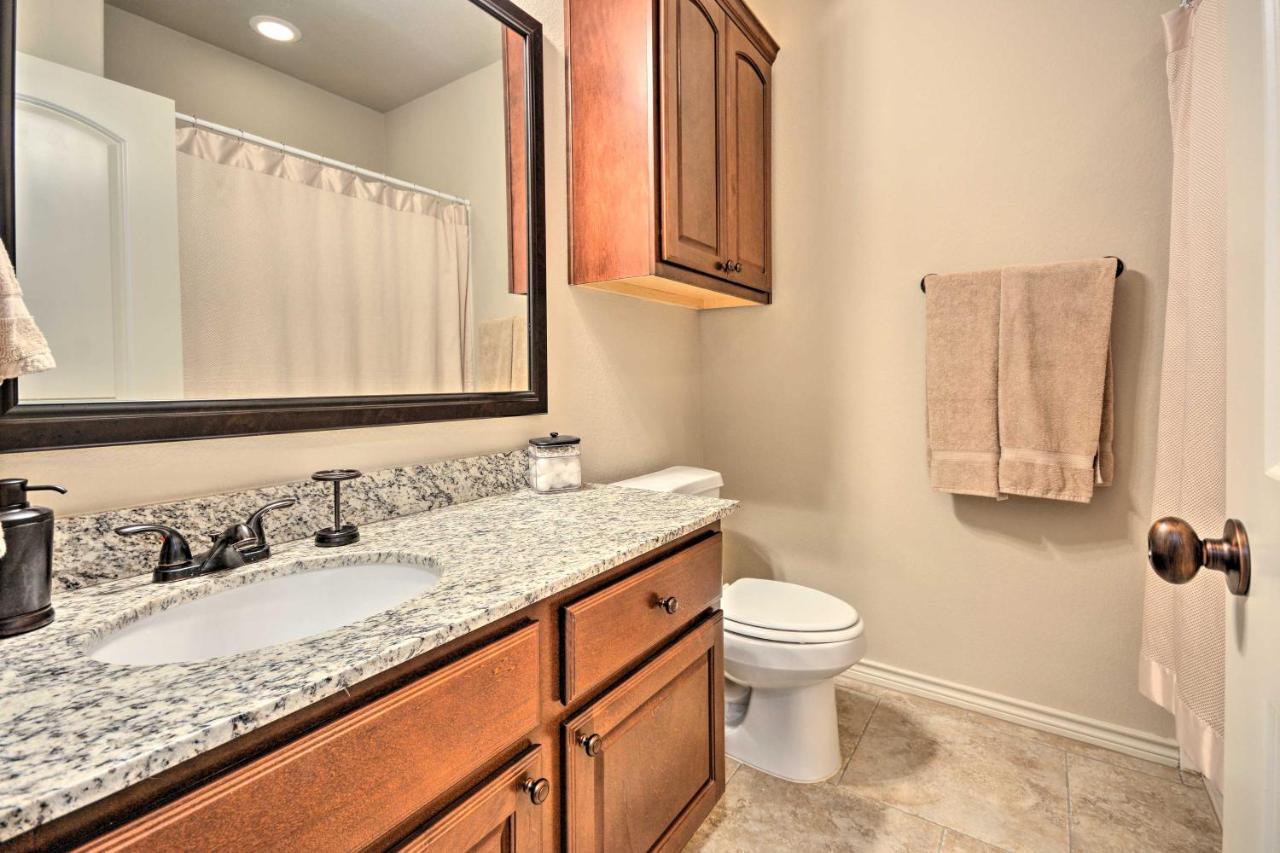 College Station Townhouse With Private Patio Villa Dış mekan fotoğraf