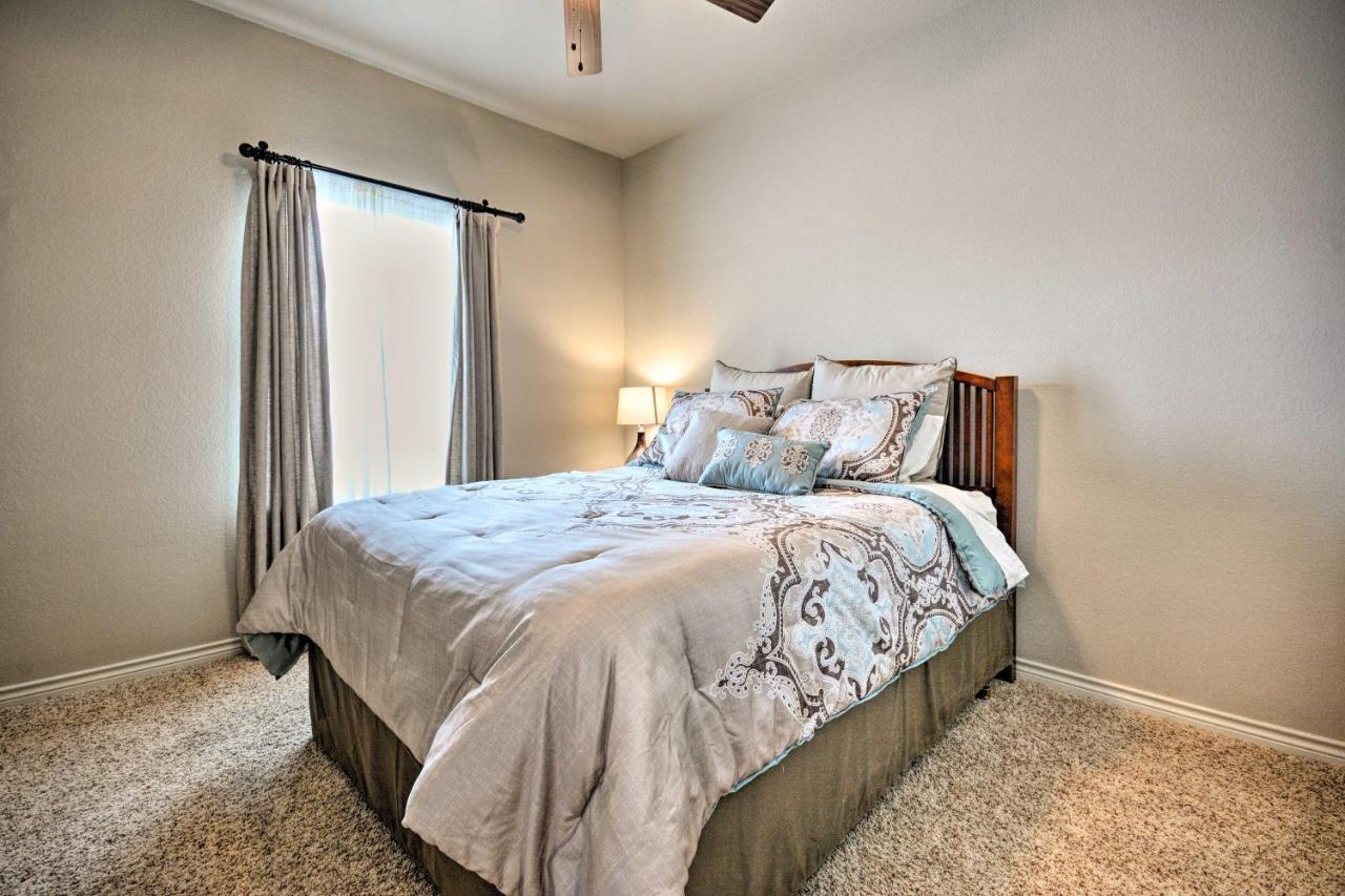 College Station Townhouse With Private Patio Villa Dış mekan fotoğraf
