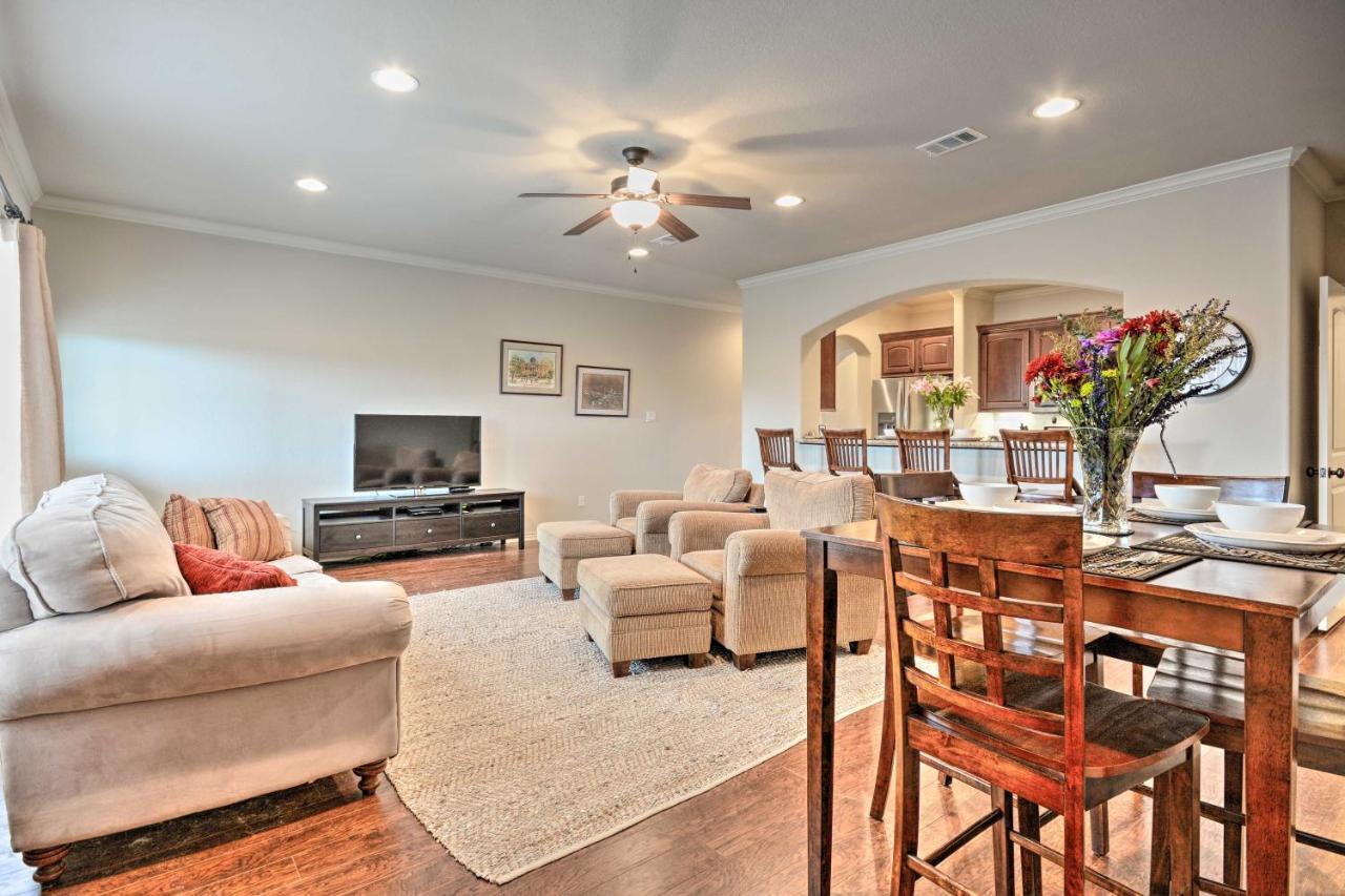 College Station Townhouse With Private Patio Villa Dış mekan fotoğraf