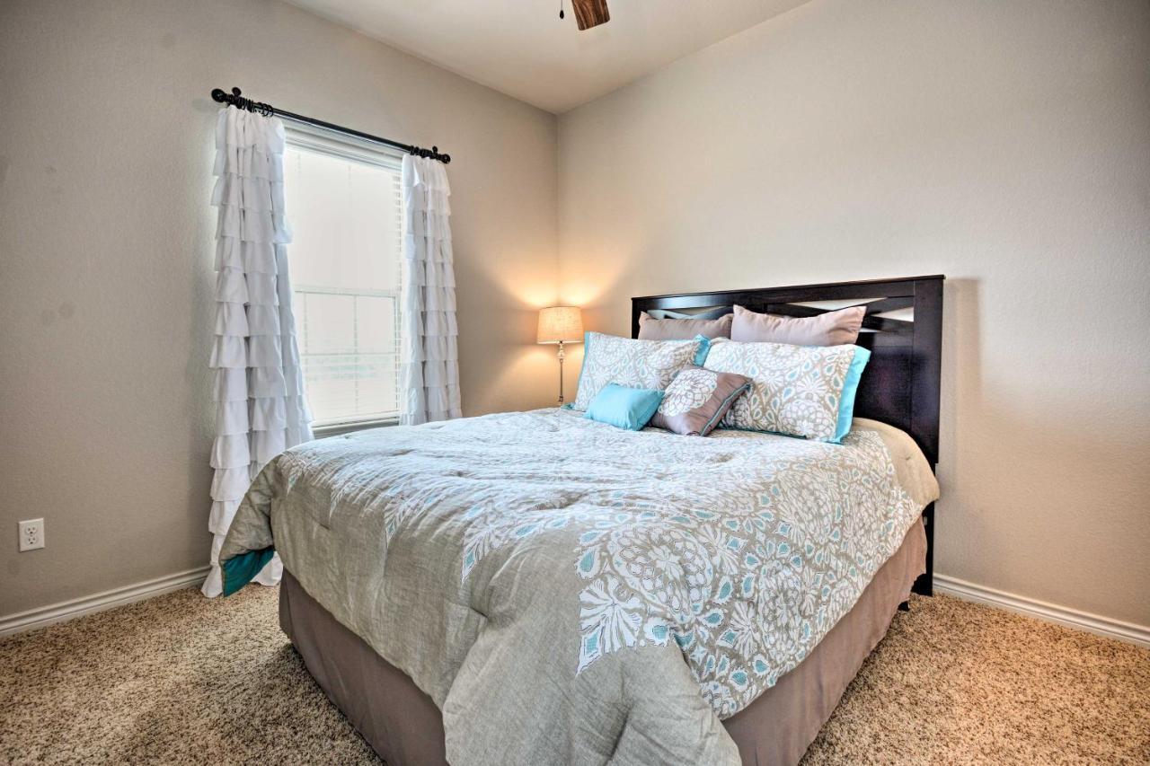 College Station Townhouse With Private Patio Villa Dış mekan fotoğraf
